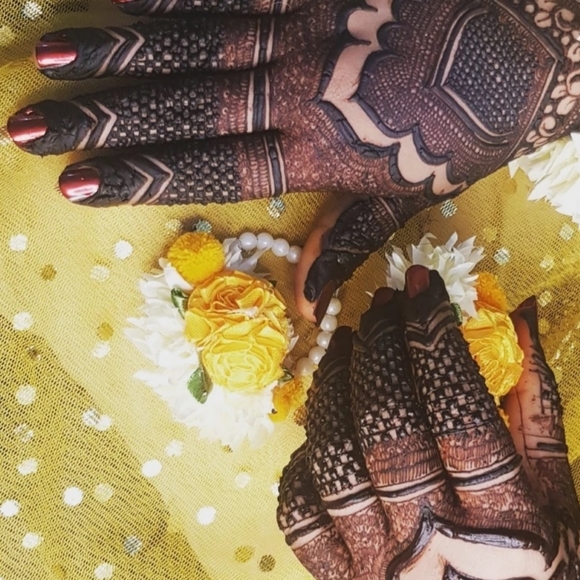 Henna - Picture 7 of 9